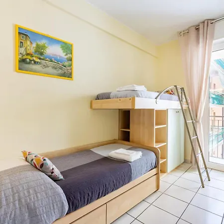 30 Mt Dal Mare, Nel Centro E Con Posto Auto Apartment Alassio