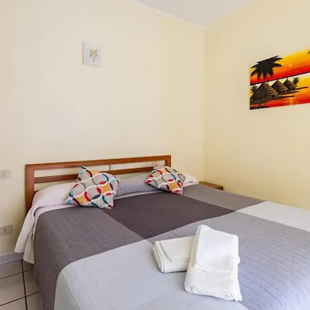 30 Mt Dal Mare, Nel Centro E Con Posto Auto Apartment Alassio